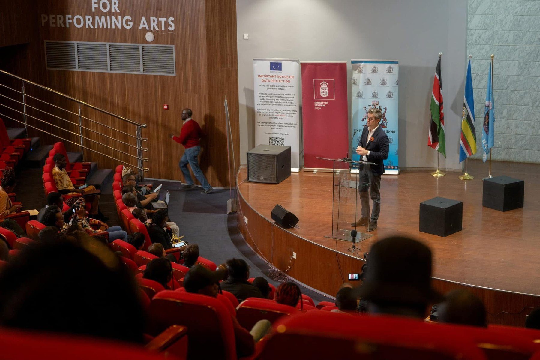 H.E. Stephan Schønemann taler ved University of Nairobi som del af Silenced No Mores offentlige program.